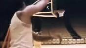 表情是精髓！张伯伦是怎么远距离投篮的？