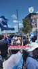 狂热！阿根廷球迷们聚集在梅西下榻的酒店，后者隔窗挥手致意👋