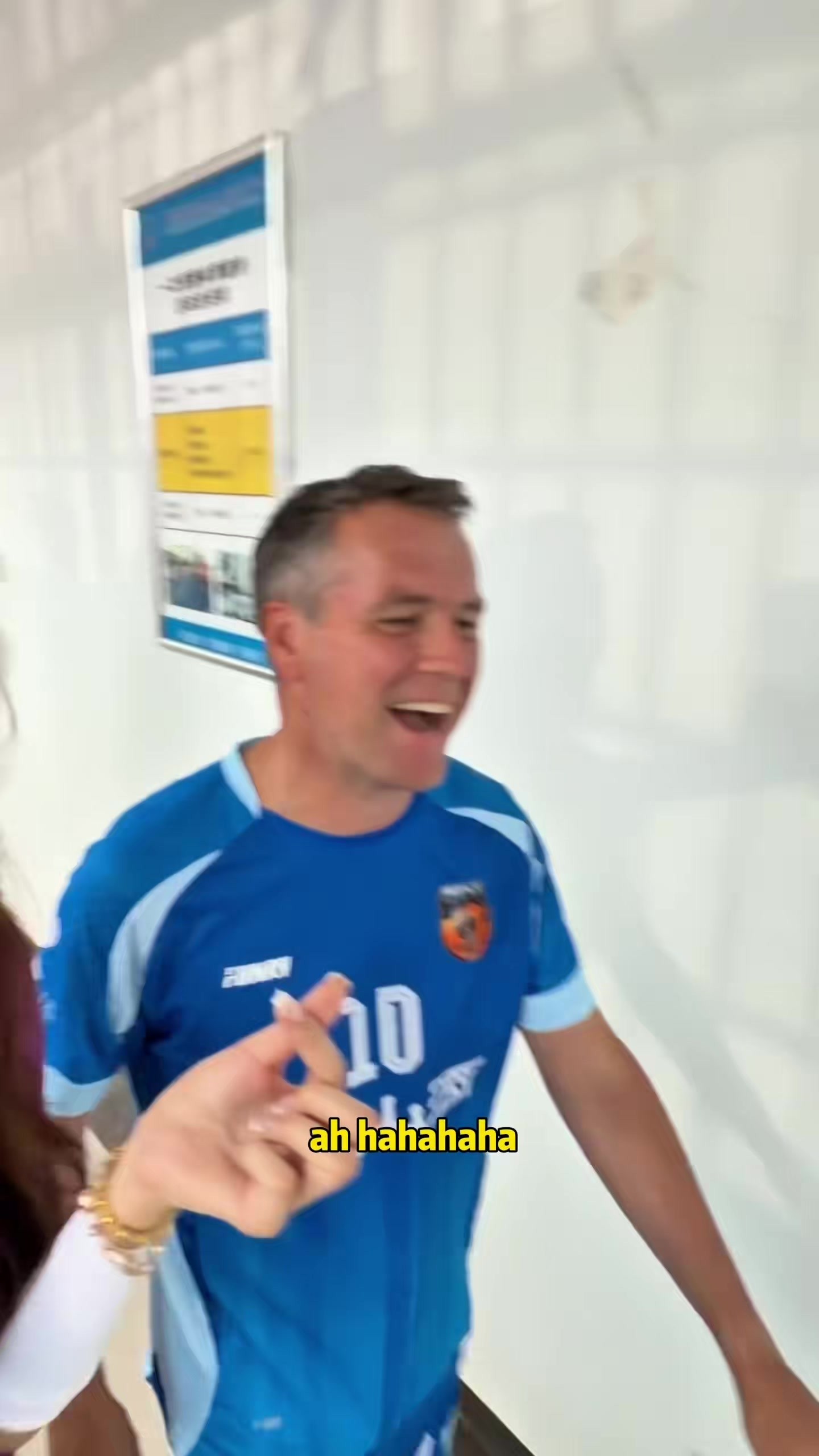 美女用土味情话撩欧文和阿德里亚诺！追风少年和国王都给整不会了